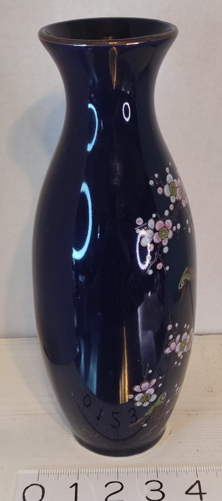 【藍の枝に降りた小鳥の間】コバルト 盛上 梅花文 花瓶 金彩 - 画像 (2)