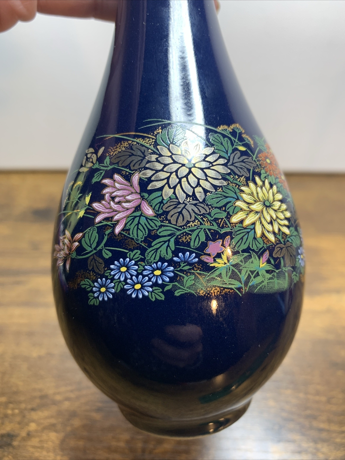 【細首の裾に萌ゆる秋の野】コバルト金彩 秋草文 細首花瓶 - 画像 (3)