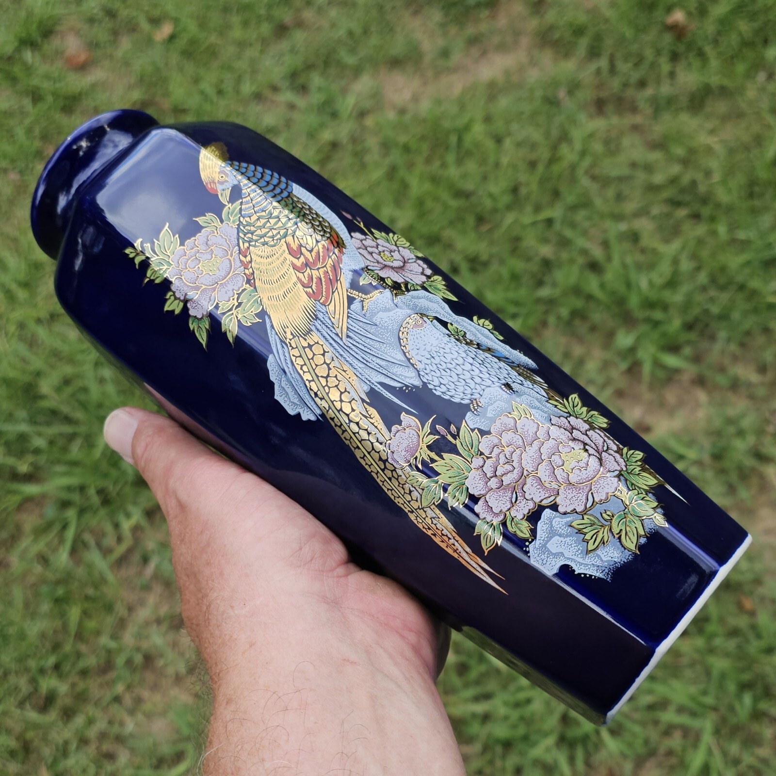 【六稜を昇る金の錦鶏】コバルト金彩 花鳥文 六角花瓶 - 画像 (2)