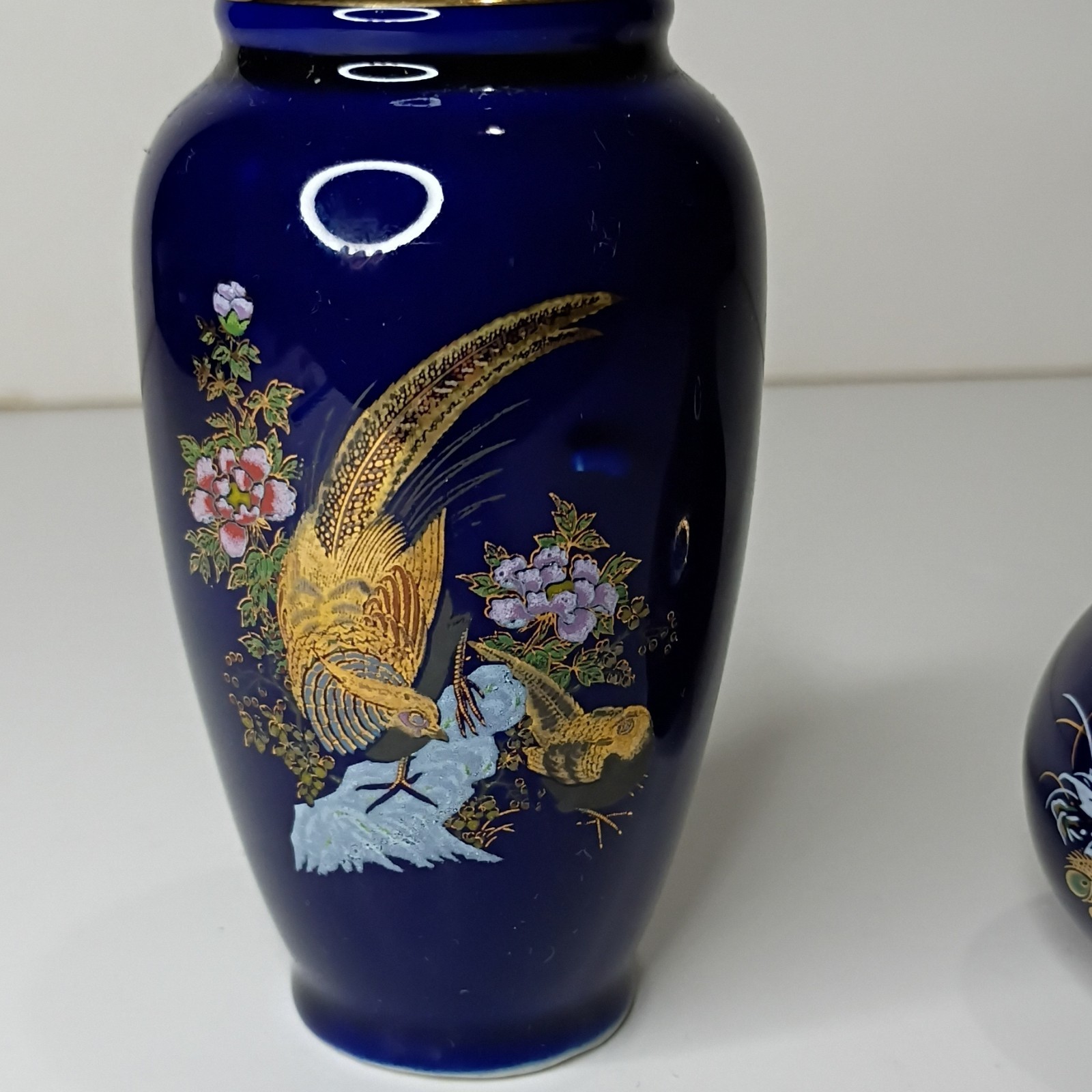 【二つ並んで初めて整う藍】コバルト金彩 花鳥文 花瓶 二点組 - 画像 (2)