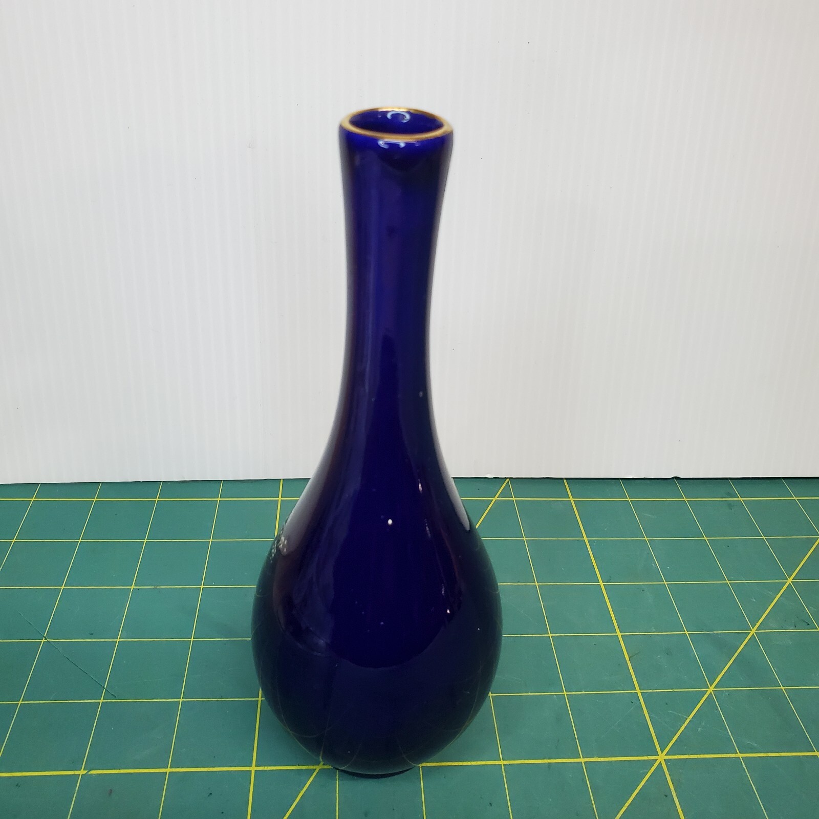 【一輪のためだけに伸びた首】コバルト金彩 花車菊文 細首一輪挿 - 画像 (2)