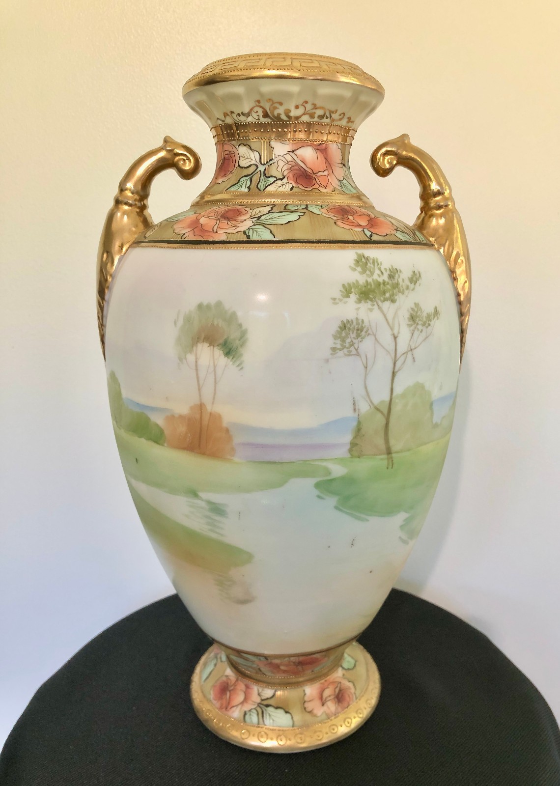 【金の額縁におさまる田園】オールドノリタケ ビーディング 風景文 両耳飾壷 金彩 - 画像 (2)