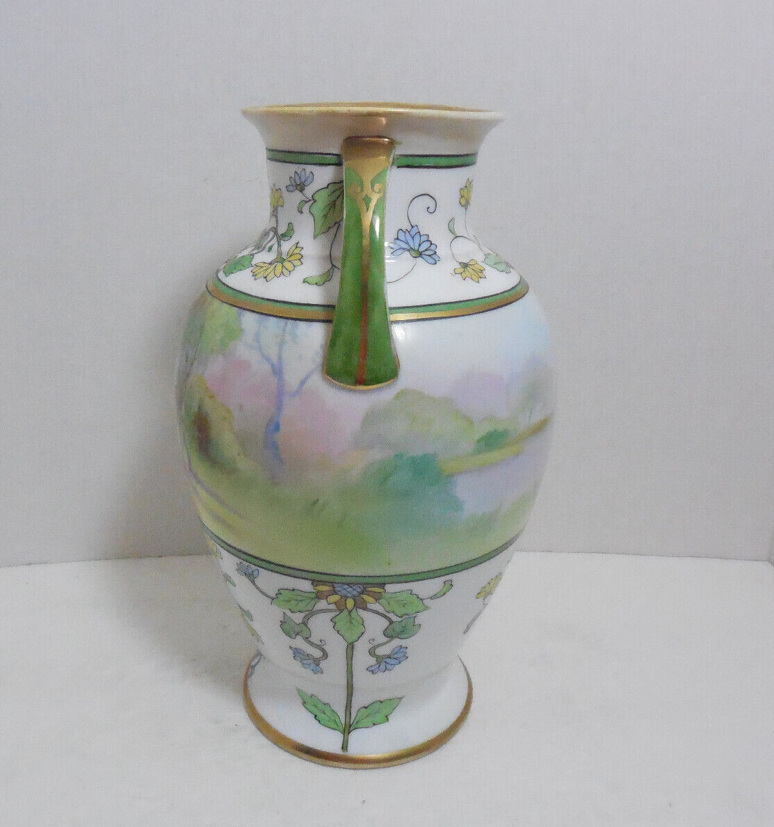 【花の帯にはさまれた春の野】オールドノリタケ 色絵 花唐草文 風景文 両耳花瓶 - 画像 (2)