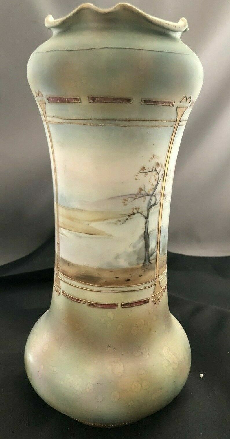【玉虫色の地にたたずむ茅屋】オールドノリタケ ラスター彩 金盛 茅屋風景文 花瓶 輪花口 - 画像 (2)