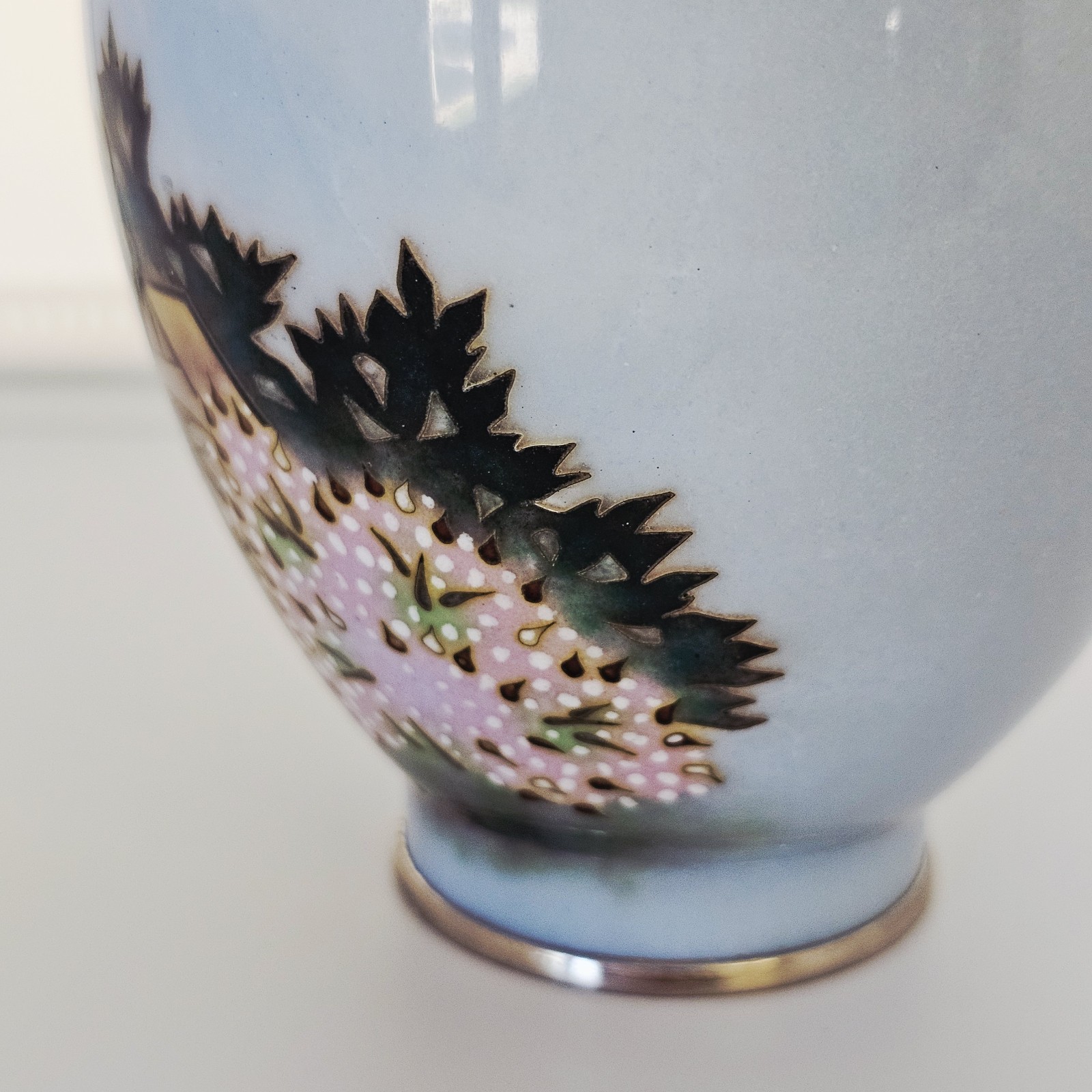 【霞の上に富士が立つ】七宝 富士山文 桜花文 花瓶 銀覆輪 - 画像 (3)