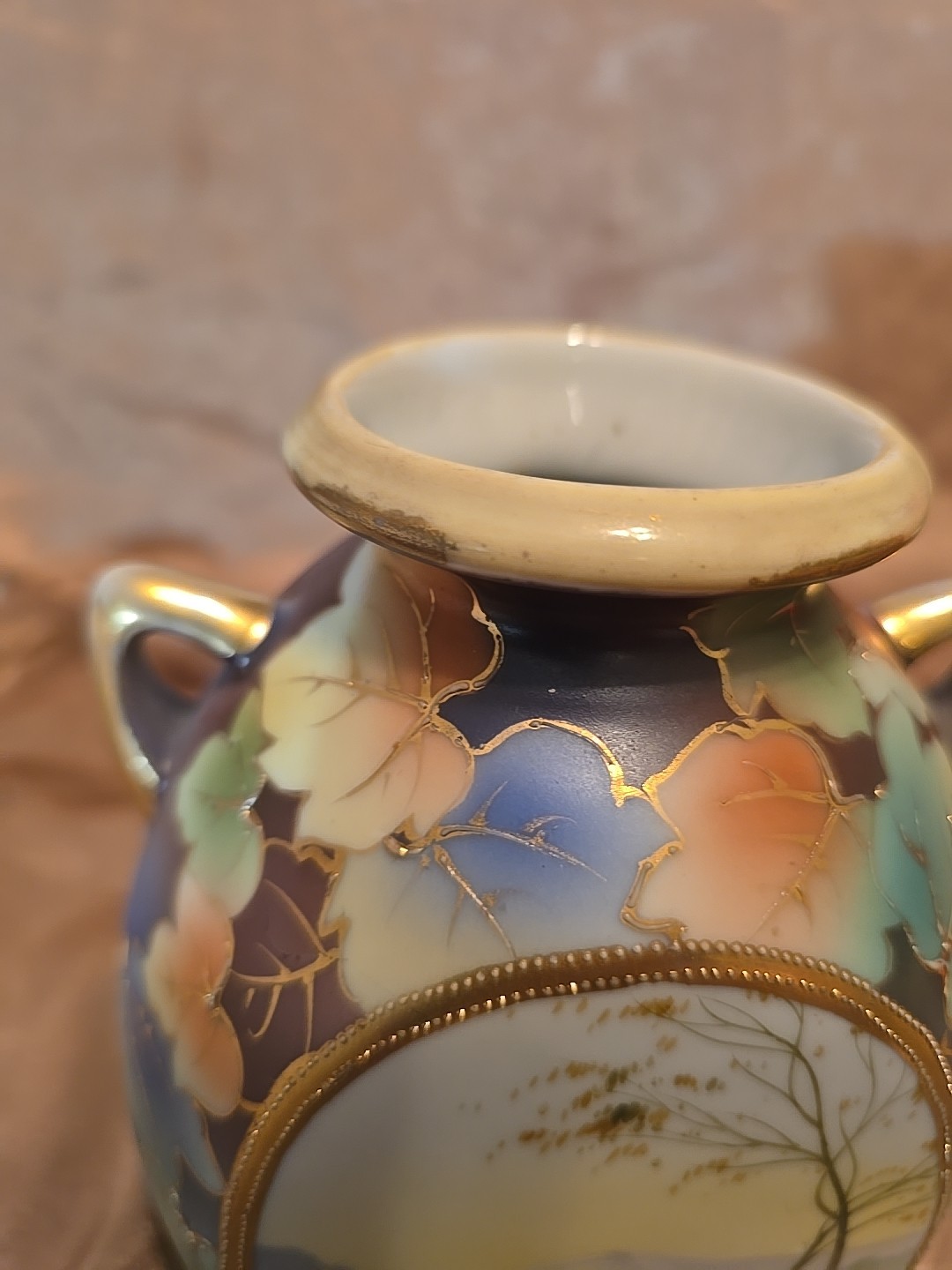 【湖のむこうに古城が霞む】オールドノリタケ ビーディング 木の葉文 両耳花瓶 金彩 - 画像 (3)