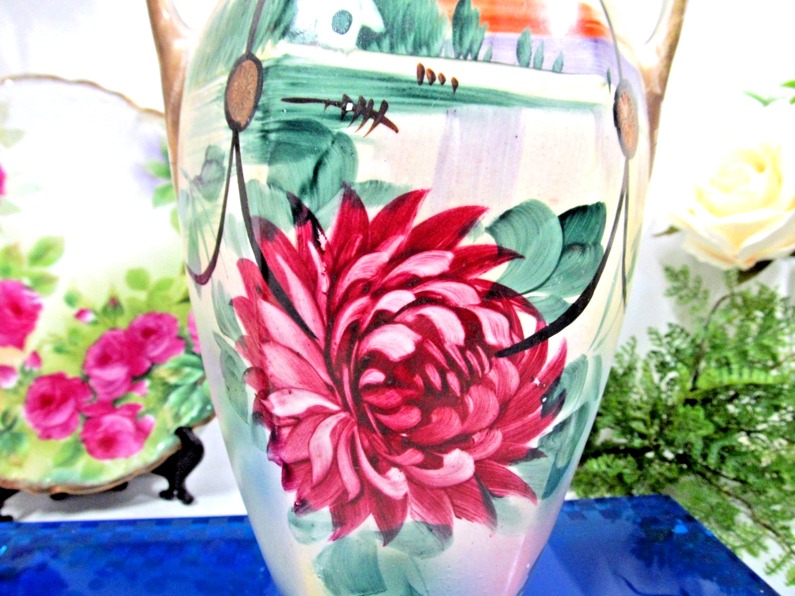 【紅の大輪が湖畔にひらく】オールドノリタケ 盛上 菊花文 両耳花瓶 金彩 - 画像 (2)