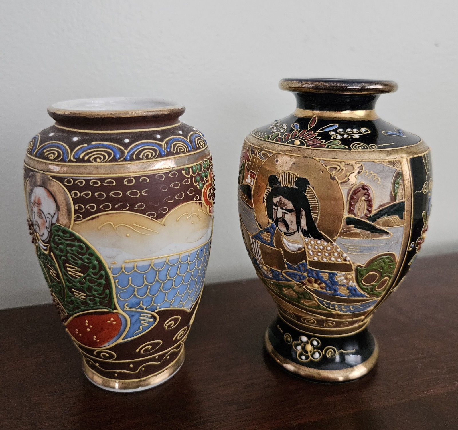 【盛上の甲冑に金がめぐる】薩摩焼 盛上 金彩 武者人物文 小花瓶 二点組 - 画像 (3)