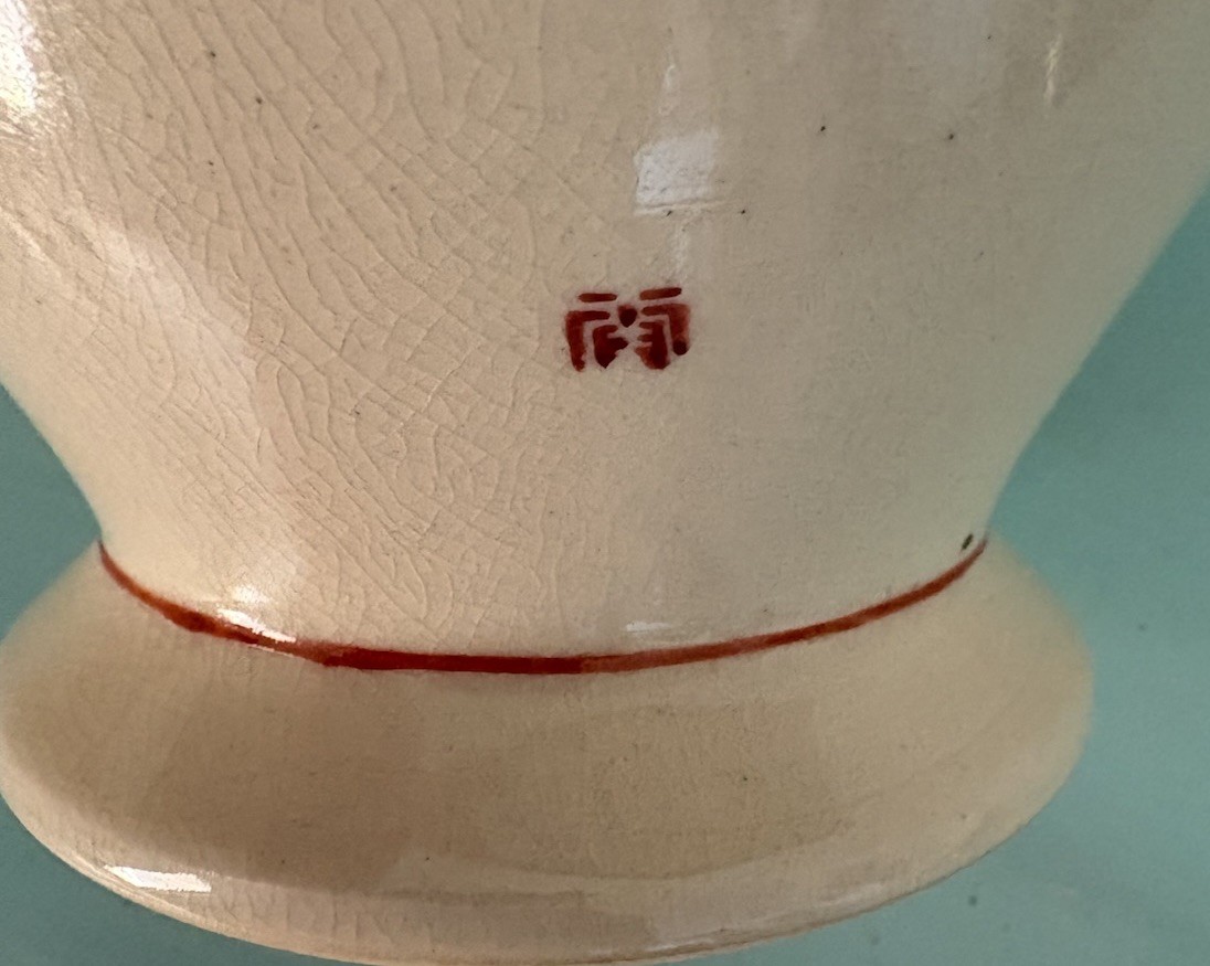【貫入の肌に牡丹がひらく】薩摩焼 色絵金彩 牡丹梅文 花瓶 - 画像 (3)