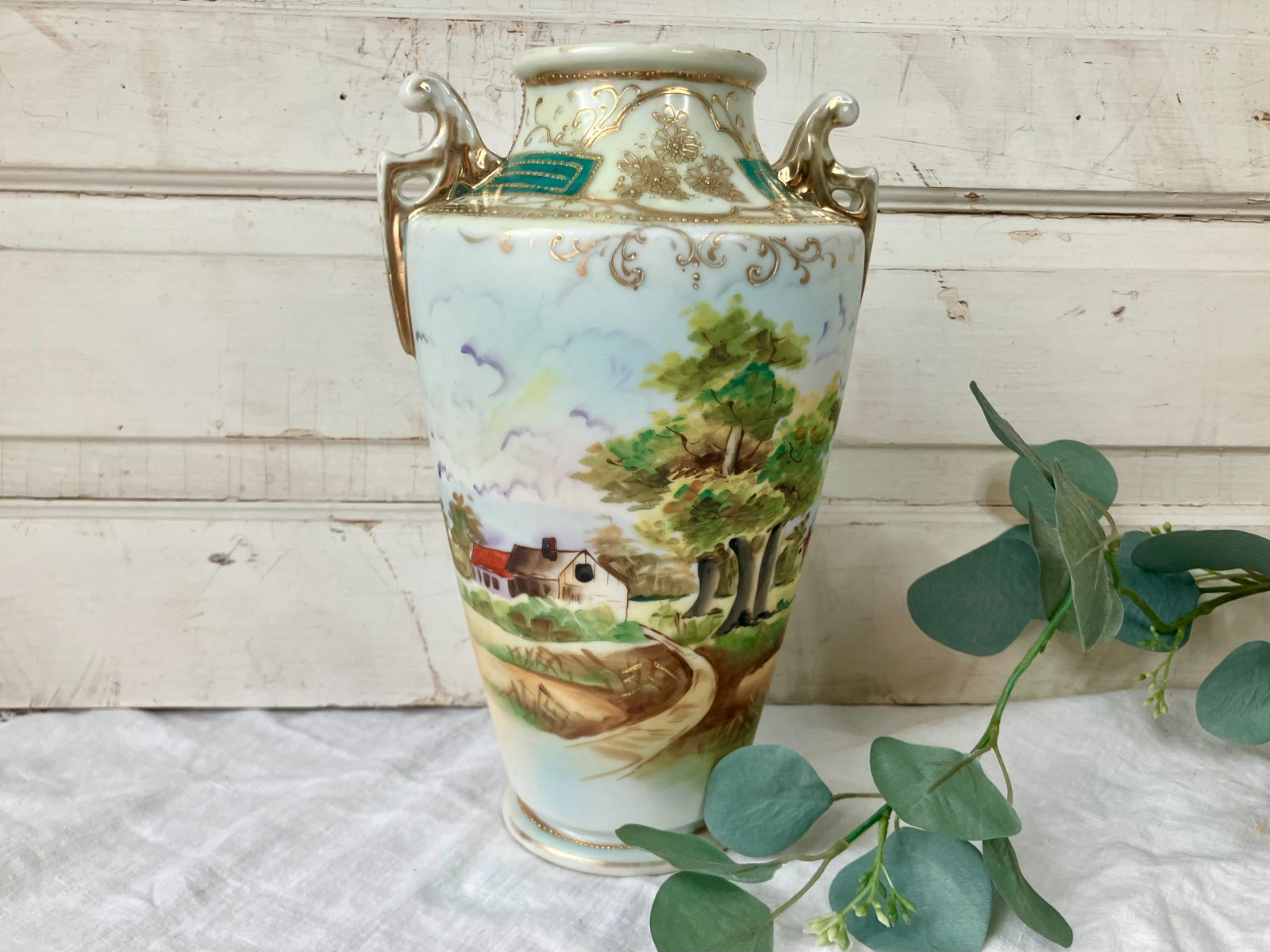 【金の唐草が朝靄の村を縁取る】オールドノリタケ 金盛 風景文 両耳花瓶 ビーディング - 画像 (2)