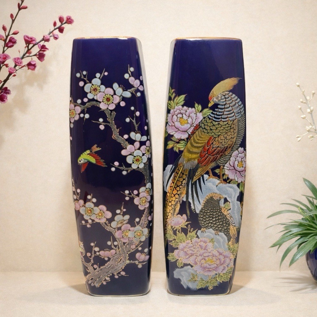 【春と秋が向かい合う二本】コバルト金彩 桜文 花鳥文 角花瓶 一対 - 画像 (2)