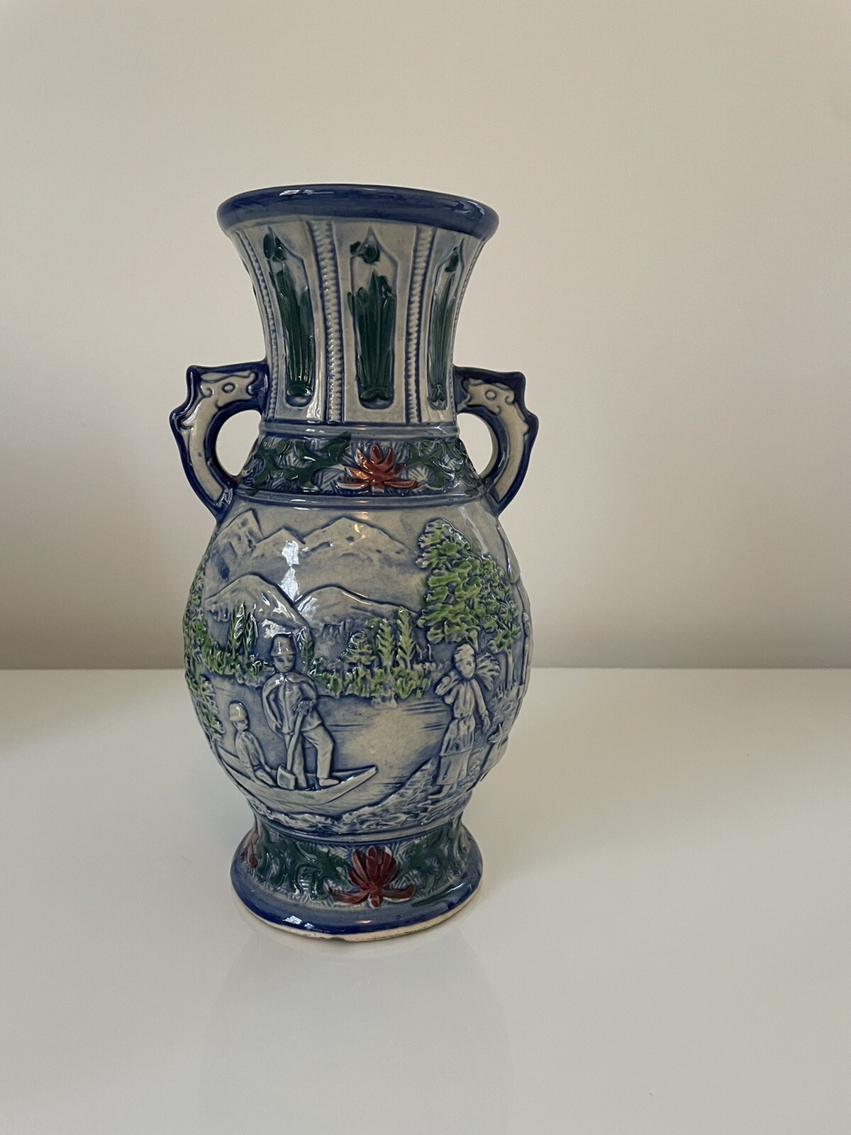 【藍の中に村の暮らしが動く】盛上 山村風景文 両耳花瓶 藍釉 - 画像 (3)