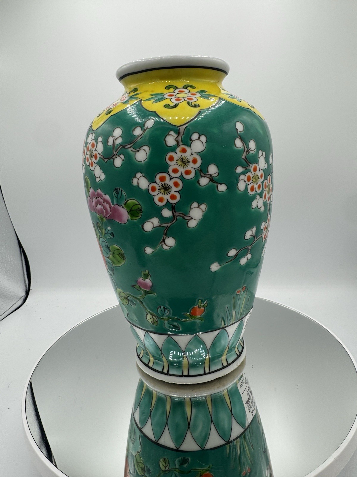 【緑の地に鳥が二羽息づく】九谷 色絵 花鳥文 花瓶 - 画像 (3)