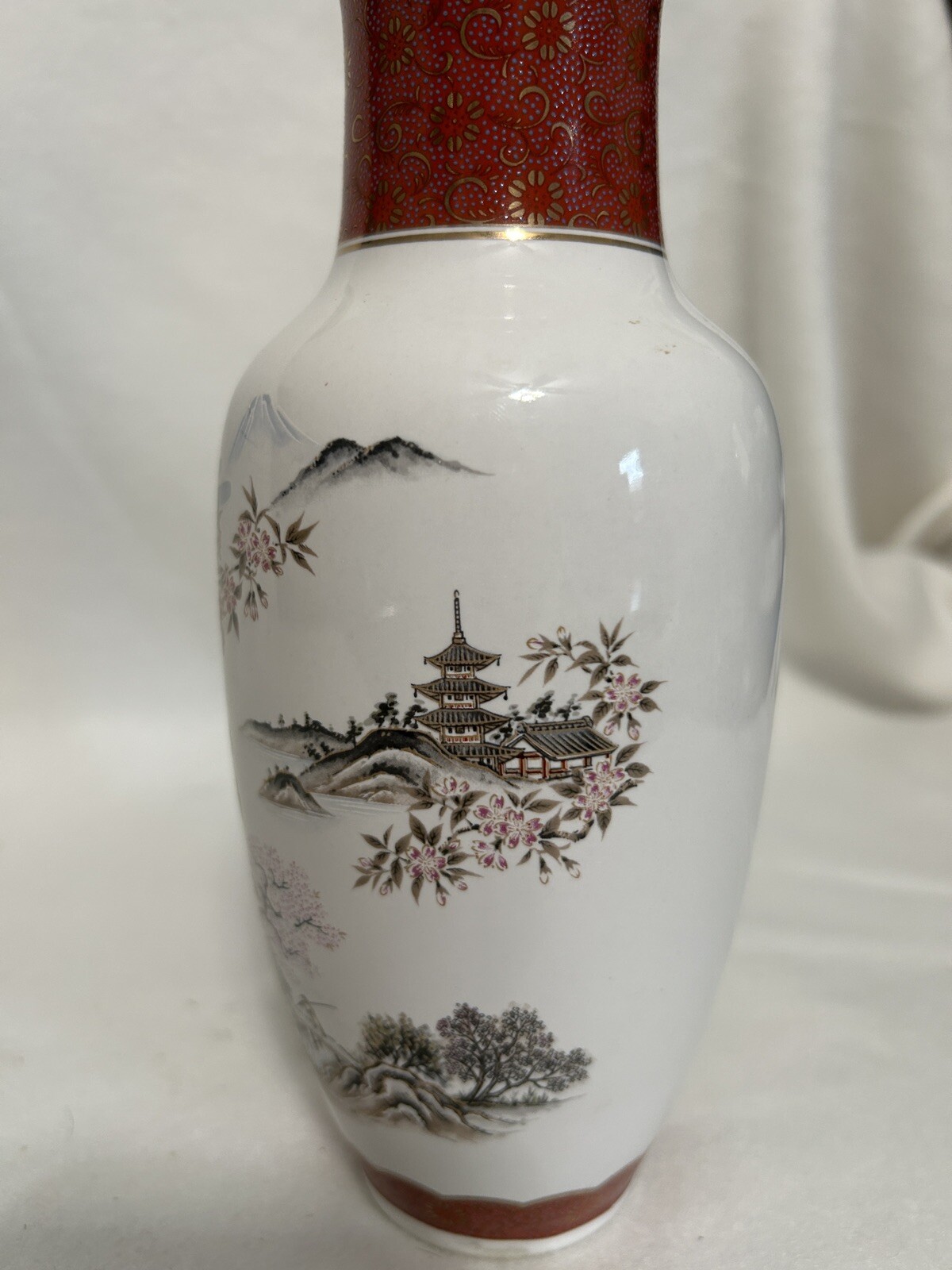 【朱の帯が山水を抱く】九谷 色絵金彩 山水文 花瓶 - 画像 (3)