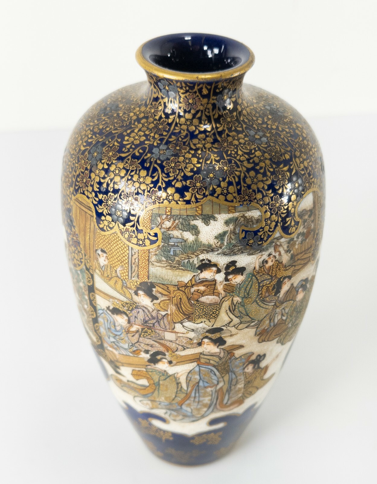 【紺地にひらく雅の一日】薩摩焼 コバルト金彩 人物文 花瓶 細密画 - 画像 (2)
