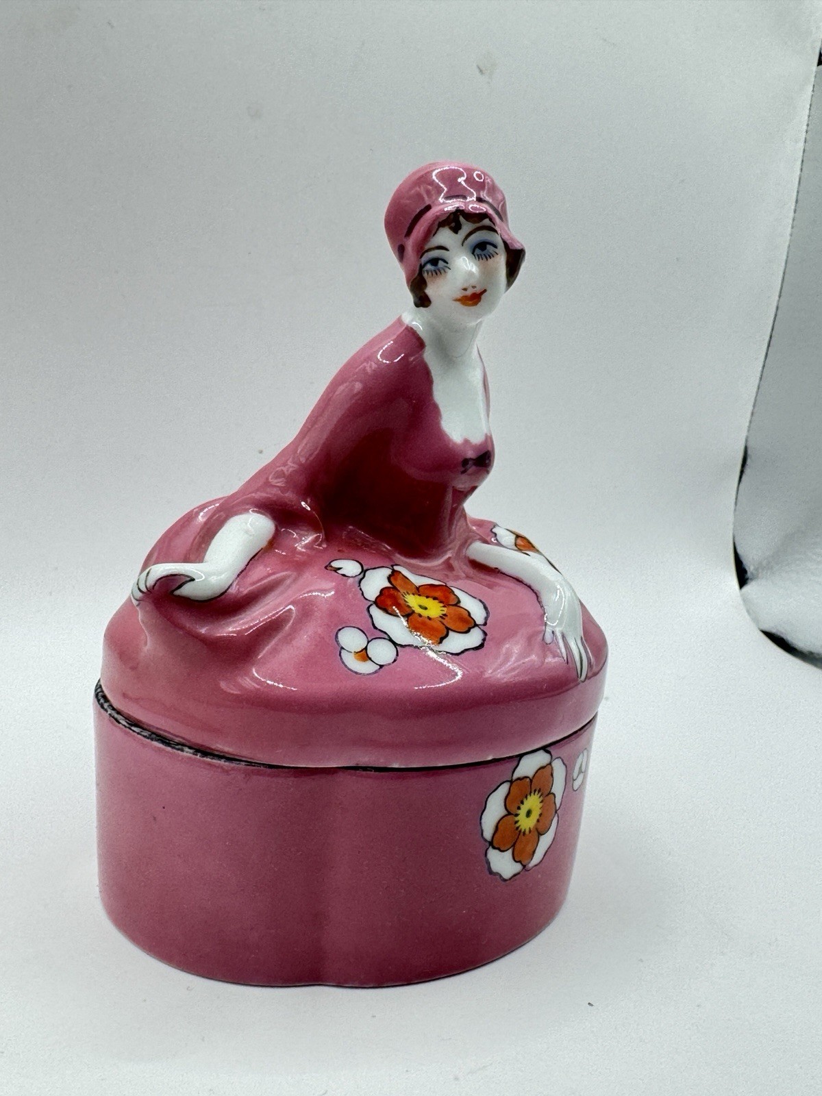 【薔薇色の帽子と長い指】オールドノリタケ デコレディ 花文 パウダーボックス 蓋物 - 画像 (2)