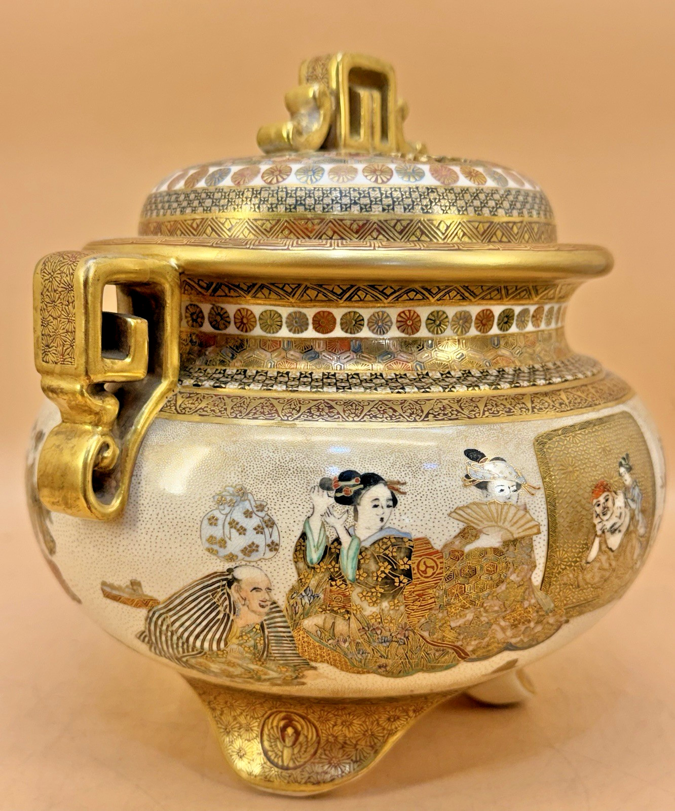 【金の帯がめぐる宴の器】薩摩焼 泉山 細密金彩 人物文 香炉 - 画像 (2)