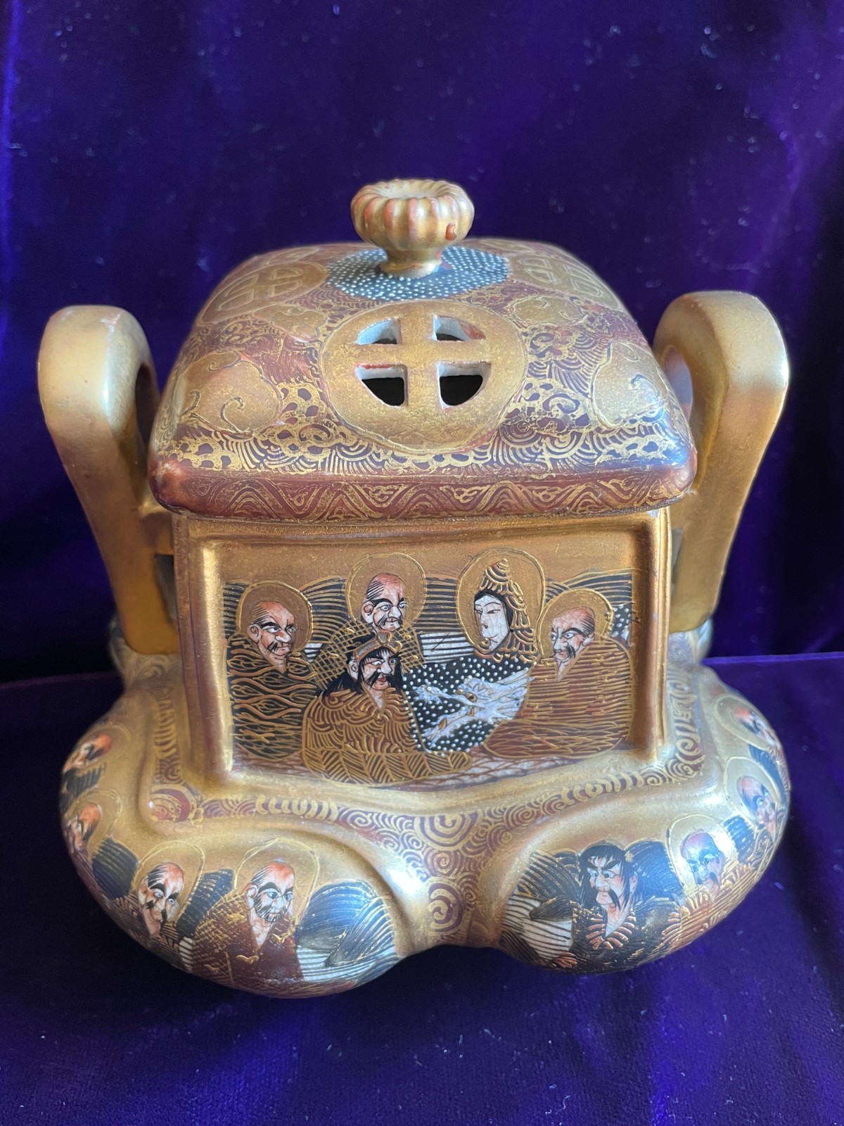 【金の波間に羅漢の顔が並ぶ】薩摩焼 保土田 細密金彩 羅漢文 香炉 - 画像 (2)