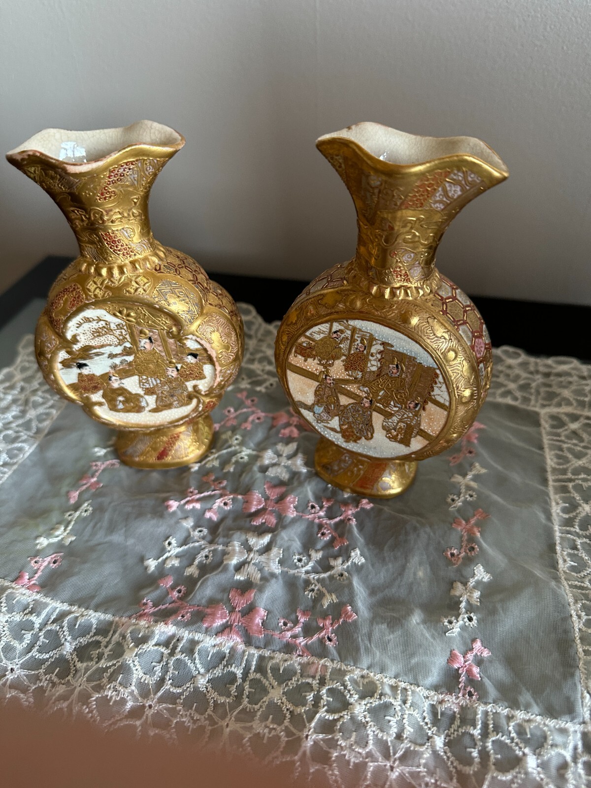 【金一色に沈む物語の窓】薩摩焼 錦光山 金彩 人物文 抱瓶 ペア - 画像 (2)