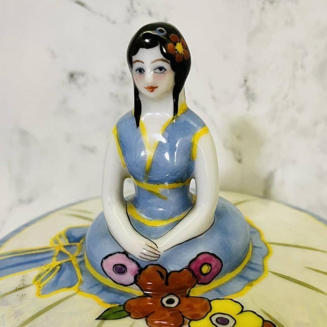 【化粧台に座る青いドレスの娘】オールドノリタケ デコレディ ラスター彩 パウダーボックス - 画像 (2)