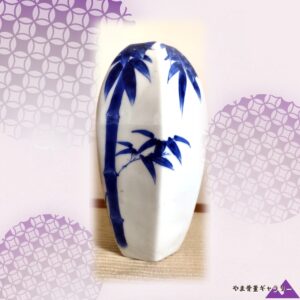 【竹が四面を立ちのぼる】有田焼 染付 竹文 面取花瓶