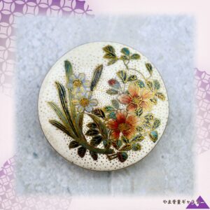 【指先に咲く明治の花】薩摩焼 精巧山 細密金彩 花文 ボタン