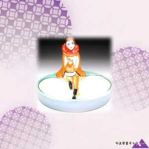 【腰かけた道化がひと息つく】オールドノリタケ ピエロ ラスター彩 ピン皿