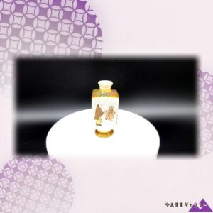 【指先ほどの器に町の声がある】薩摩焼 錦光山 色絵金彩 人物文 小花瓶