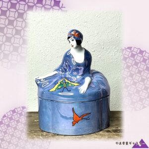 【蝶をまとう青い午睡】オールドノリタケ デコレディ ラスター彩 蝶文 蓋物