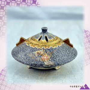 【銀の唐草に鳳凰が羽を休める】薩摩焼 錦光山 銀彩 花唐草 鳳凰文 双耳三足香炉