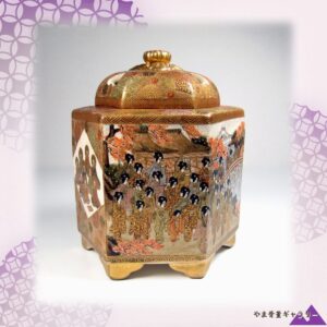 【六面に紅葉の行列が続く】薩摩焼 色絵金彩 人物文 六角香炉 三足