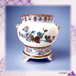 【貫入の白に秋と春が並ぶ】薩摩焼 慶田 色絵金彩 草花文 獅子耳 三足香炉