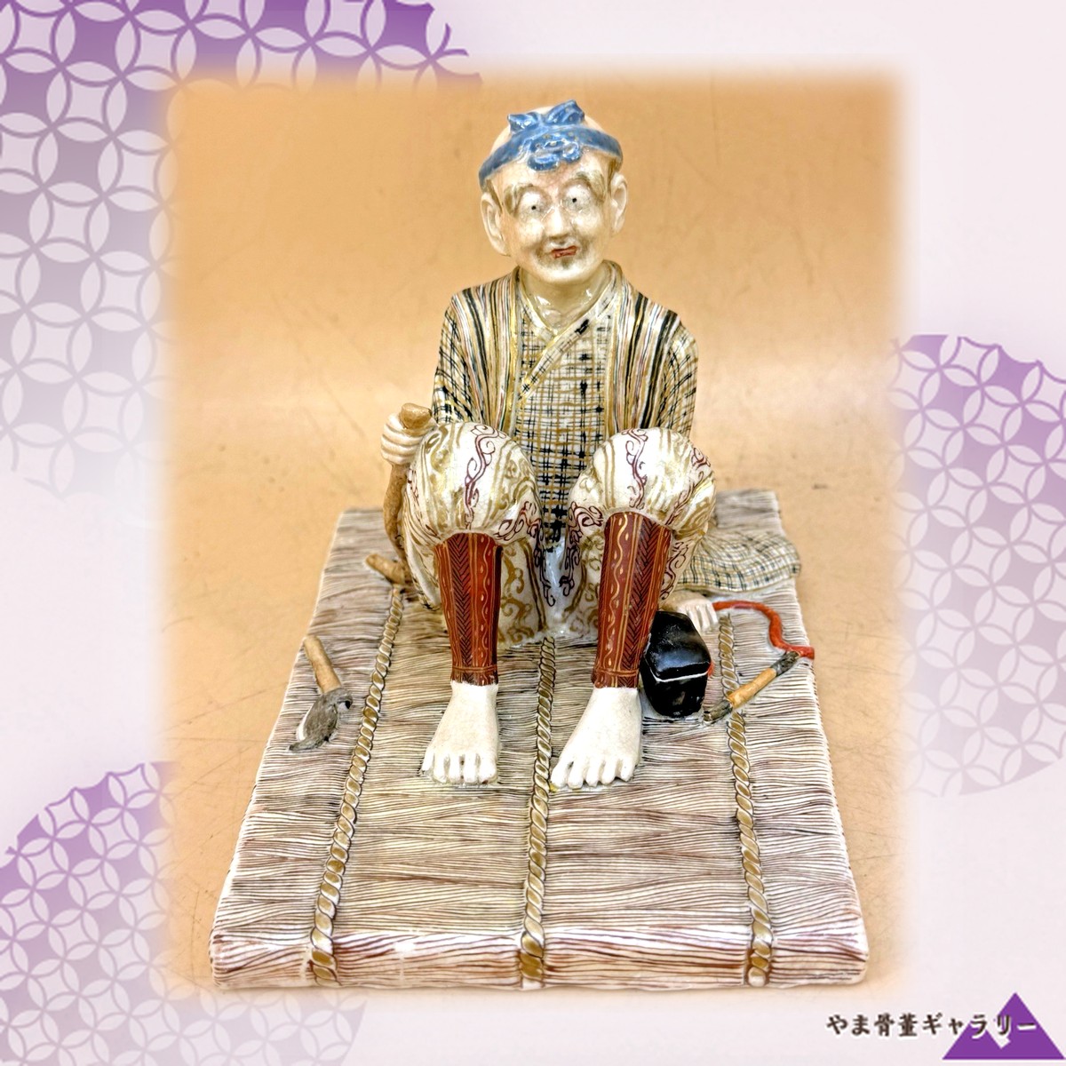 【仕事の手が止まる一瞬】薩摩焼 色絵金彩 人物置物