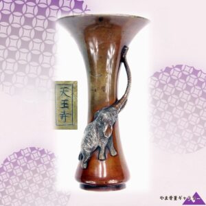 【銀の象が幹を仰ぐ】銅製 象置物付 花瓶 銀象嵌