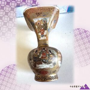 【金襴の帯に武者が居並ぶ】薩摩焼 森山 細密金彩 武者羅漢文 花瓶