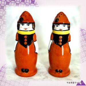 【橙の裾がふたつ並ぶ】オールドノリタケ デコレディ 立姿 ソルト＆ペッパー 色絵