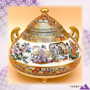 【猪目の窓から香が抜ける】薩摩焼 涼山 細密色絵金彩 人物文 両耳三足香炉