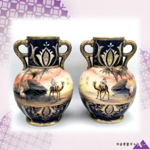 【夕暮れの砂漠を瑠璃が囲む】オールドノリタケ 盛上 駱駝文 双耳花瓶 一対 金彩