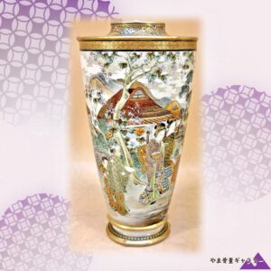 【藁屋根の前で交わす挨拶】薩摩焼 涼山 色絵金彩 人物文 両耳花瓶