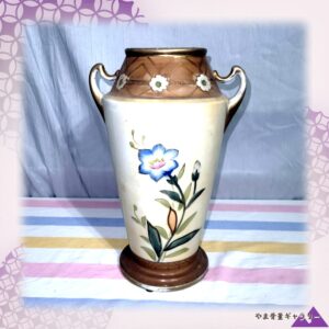 【白い粒が肩をひと巡りする】オールドニッポン ジュエル装飾 花文 両耳花瓶 金彩