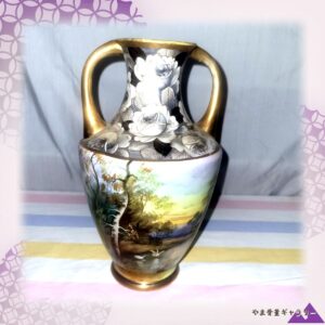 【白薔薇の下に夕景がひらく】オールドノリタケ 白盛 薔薇文 風景文 両耳花瓶 金彩
