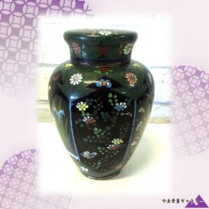 【黒い夜に咲きつづける野の花】七宝 花蝶文 蓋物