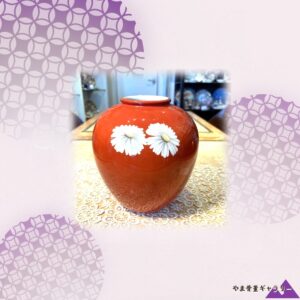 【朱に浮かぶ白い二輪】オールドノリタケ 珊瑚赤釉 菊花文 丸花瓶 白盛