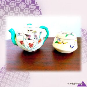 【燕が湯気を横切ってゆく】薩摩焼 色絵 飛燕文 急須 蓋物 二点組