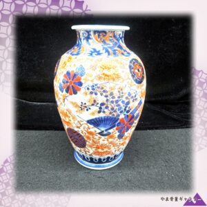 【扇がひらいて花が溢れる】伊万里 金襴手 扇面花文 花瓶 染錦