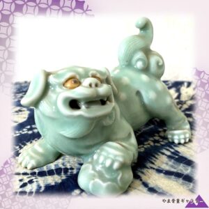 【青の静けさに獅子が笑む】青磁 唐獅子 置物
