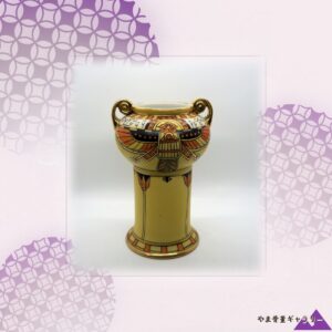 【黄の地に翼を広げた甲虫】オールドノリタケ 色絵金彩 有翼スカラベ文 両耳 花瓶