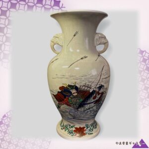 【波を蹴立てて武者が渡る】薩摩焼 色絵 武者文 両耳 花瓶