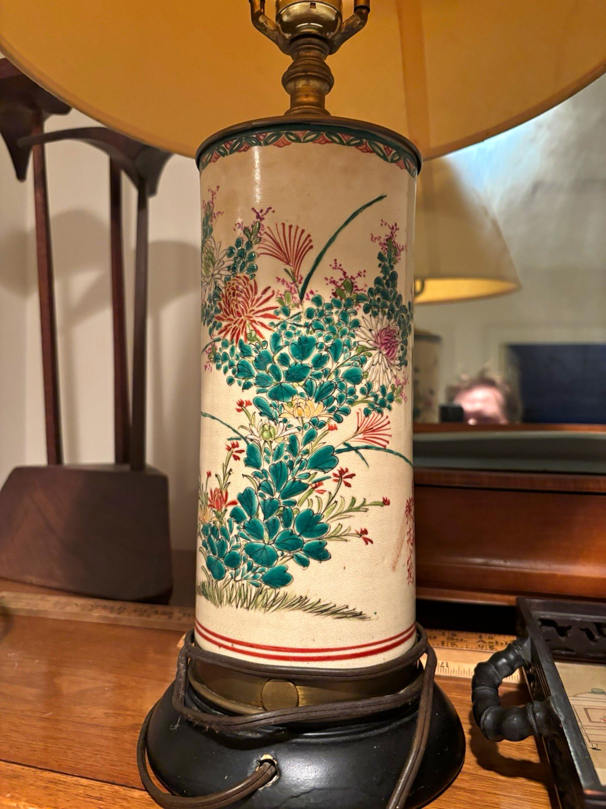 【秋草が灯りに寄り添う】薩摩焼 錦光山 色絵 秋草文 花瓶 - 画像 (2)