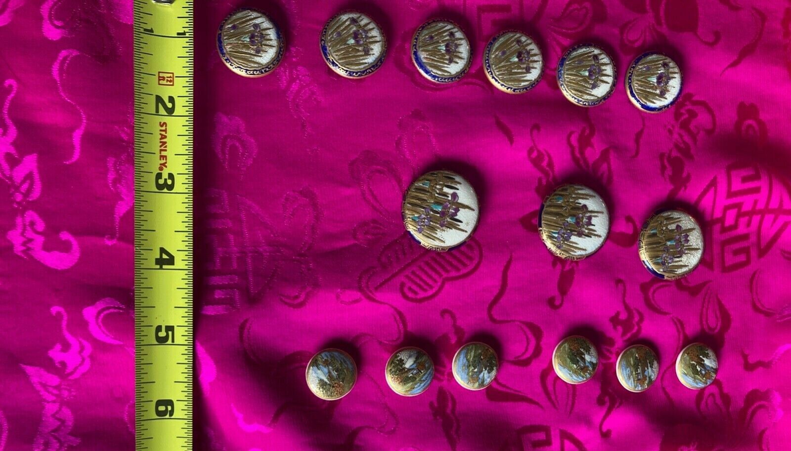 【襟元に咲く金の菖蒲】薩摩焼 金盛 菖蒲文 風景文 ボタン 15点組 - 画像 (2)